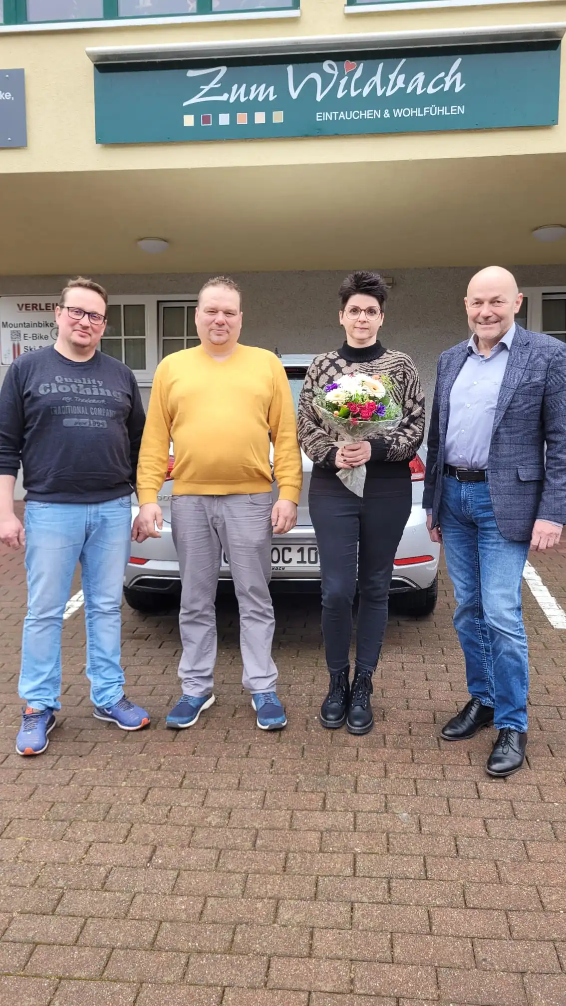 Congratulations from IHK Managing Director Ralf Grimpe on being the guest favorite 2023.