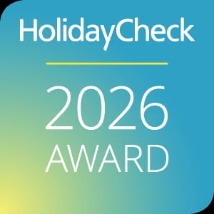 HolidayCheck 2026 Award Logo auf Farbverlauf
