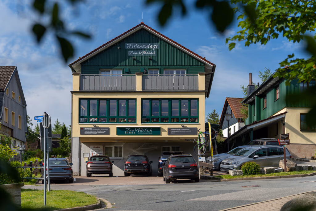 Ferienanlage Zum Wildbach mit Parkplatz und Balkon
