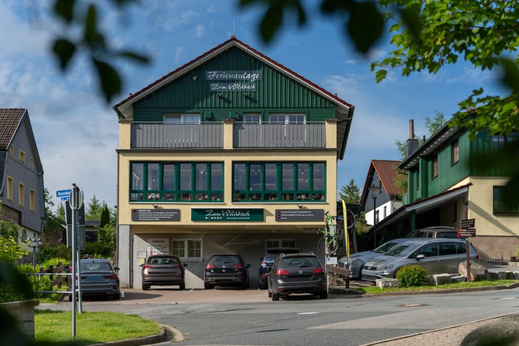 Ferienanlage Zum Wildbach mit Parkplatz und Balkon