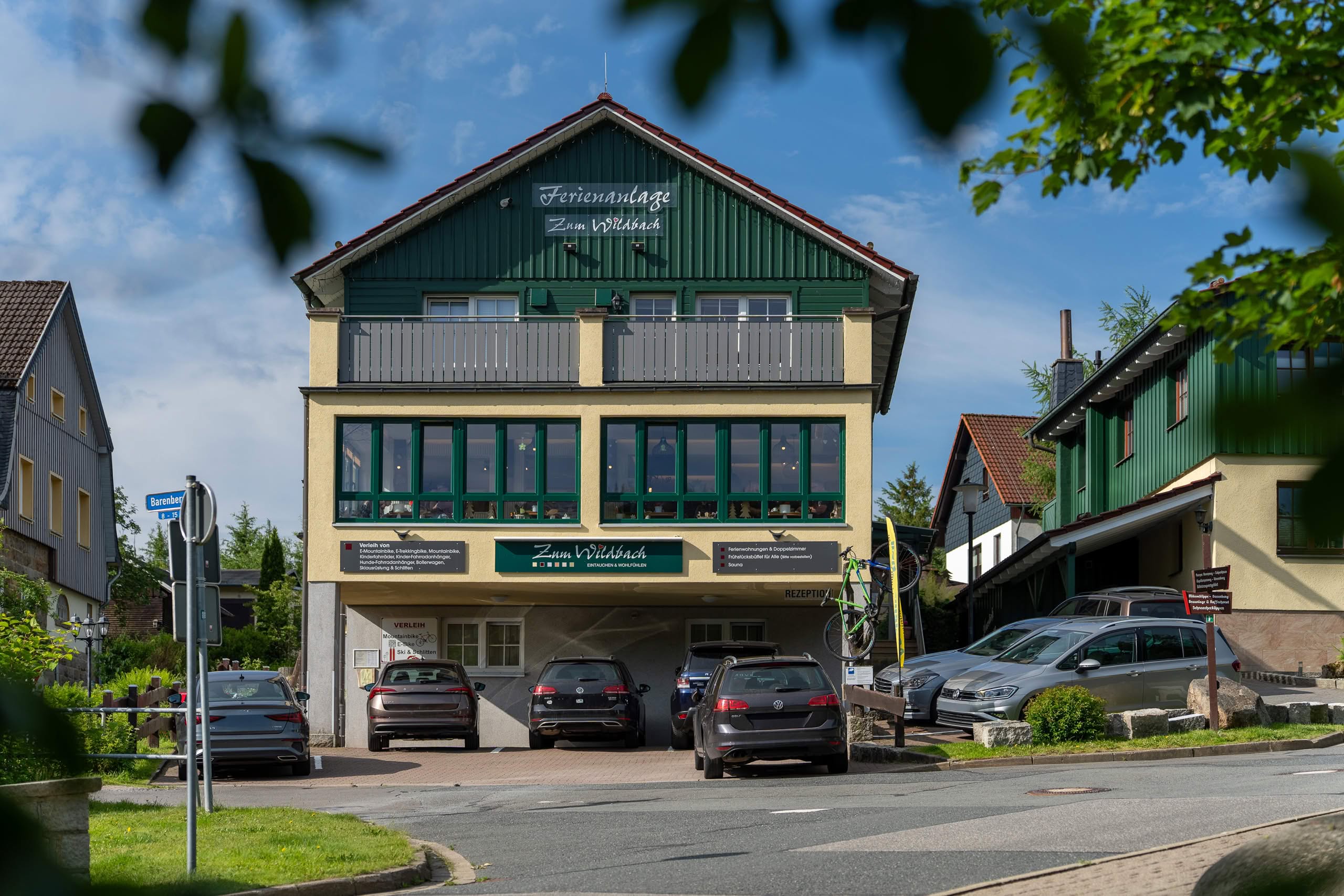 Ferienanlage Zum Wildbach mit Parkplatz und Balkon